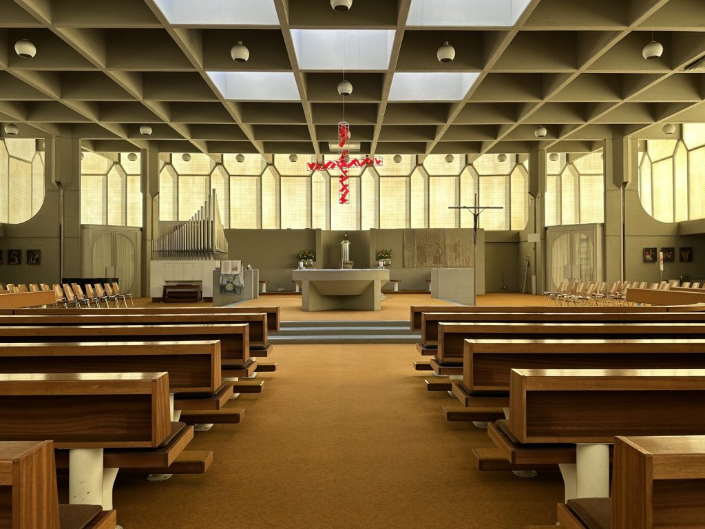 Pfarrkirche hl. Petrus Canisius und Pfarrhaus